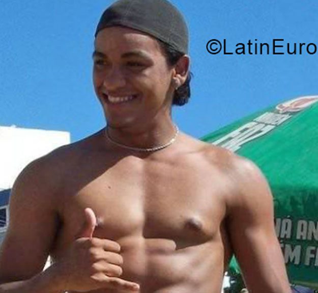 Date this funny Brazil man Gelson from Rio De Janeiro BR9113