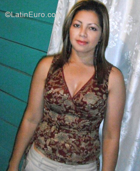 Date this hot Nicaragua girl Jasmin from San Jose CR334