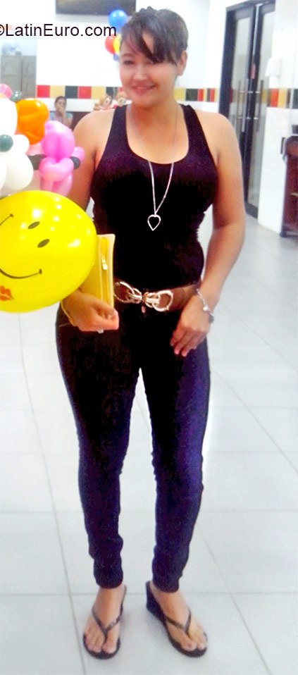 Date this sensual Honduras girl Nora from San Pedro Sula HN1392