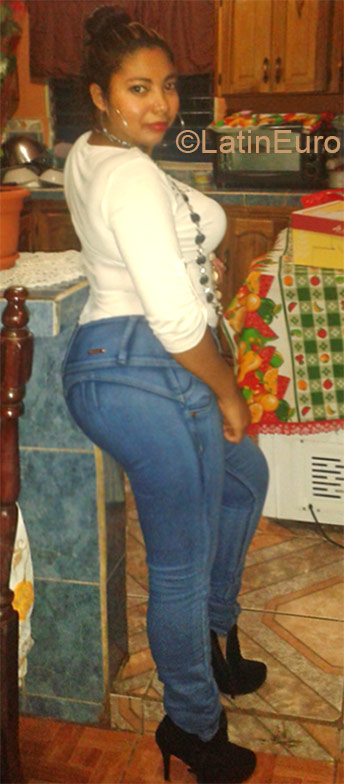 Date this voluptuous Honduras girl Diano from La Ceiba HN1411