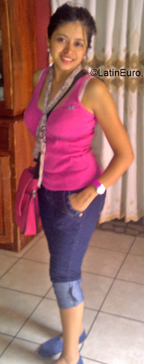 Date this nice looking Honduras girl Mary from Villanueva HN1439