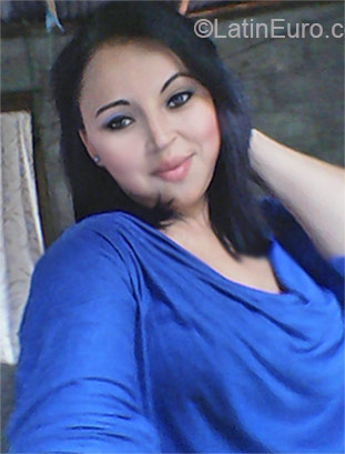 Date this voluptuous Honduras girl Marina from Trinidad HN1445