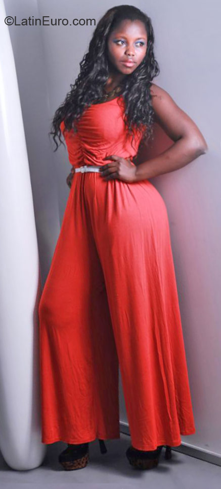 Date this passionate Angola girl Luisa from Luanda AO78