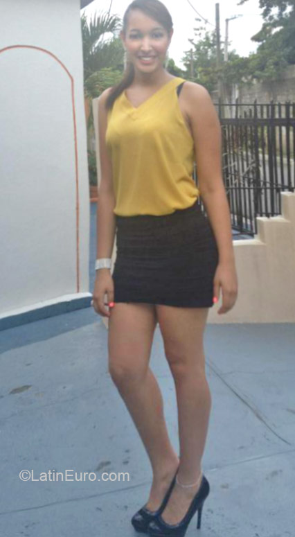 Date this beautiful Dominican Republic girl Maireny from Bonao DO21351