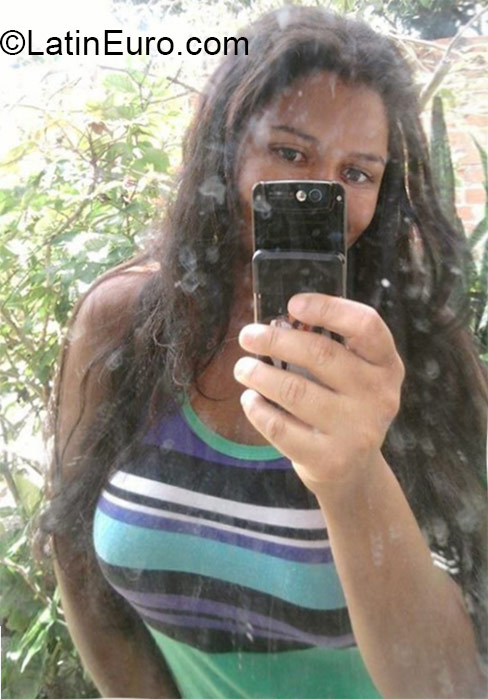 Date this fun Brazil girl Erika from Brasilia BR9248