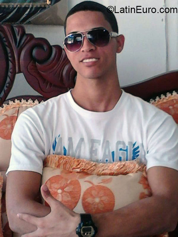 Date this pretty Dominican Republic man Matrix de los s from Santo Domingo DO21535