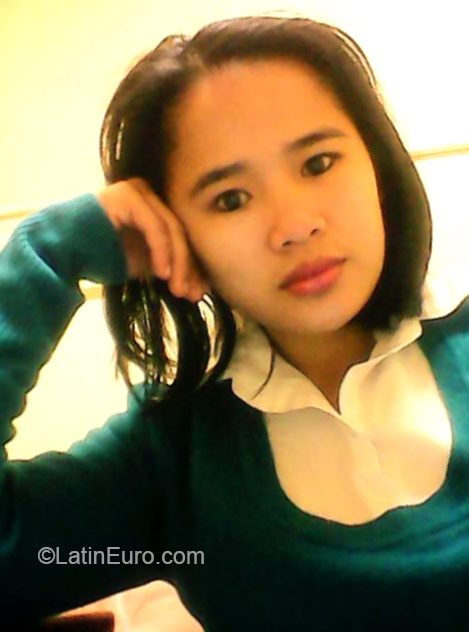 Date this attractive Philippines girl Winie from Baguio PH758