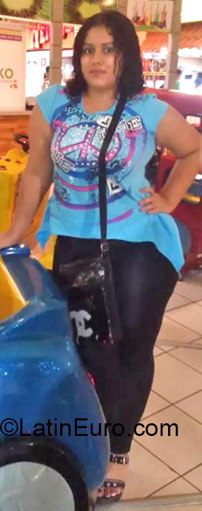 Date this young Honduras girl Selena from La Ceiba HN1492