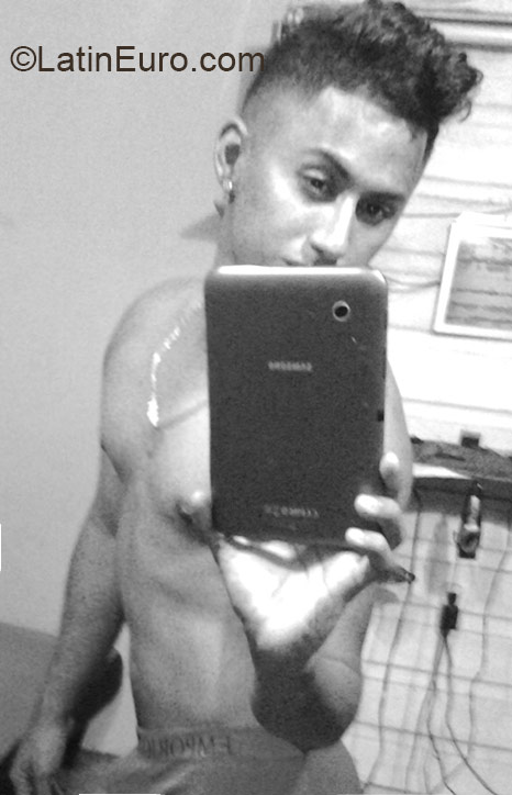 Date this stunning Honduras man Kevin from Puerto Cortes HN1498