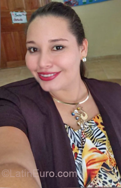 Date this sultry Panama girl Cintia from Panama PA587