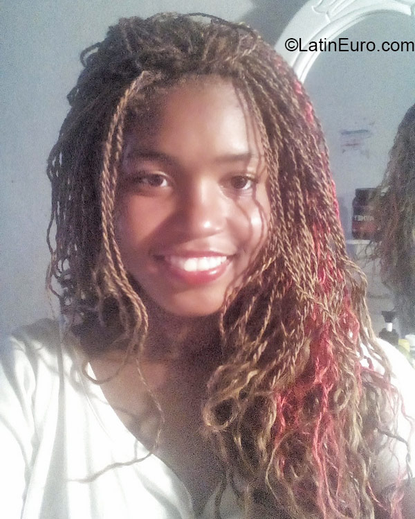 Date this attractive Jamaica girl Too-cute-king from Kingston JM2061