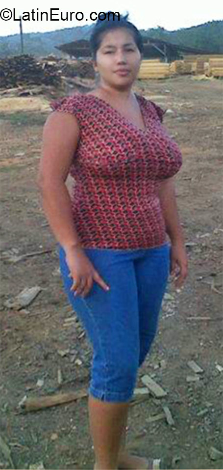 Date this charming Honduras girl Evelin from Roatan HN1532