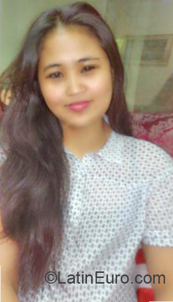 Date this happy Philippines girl Diana from San Carlos City PH779