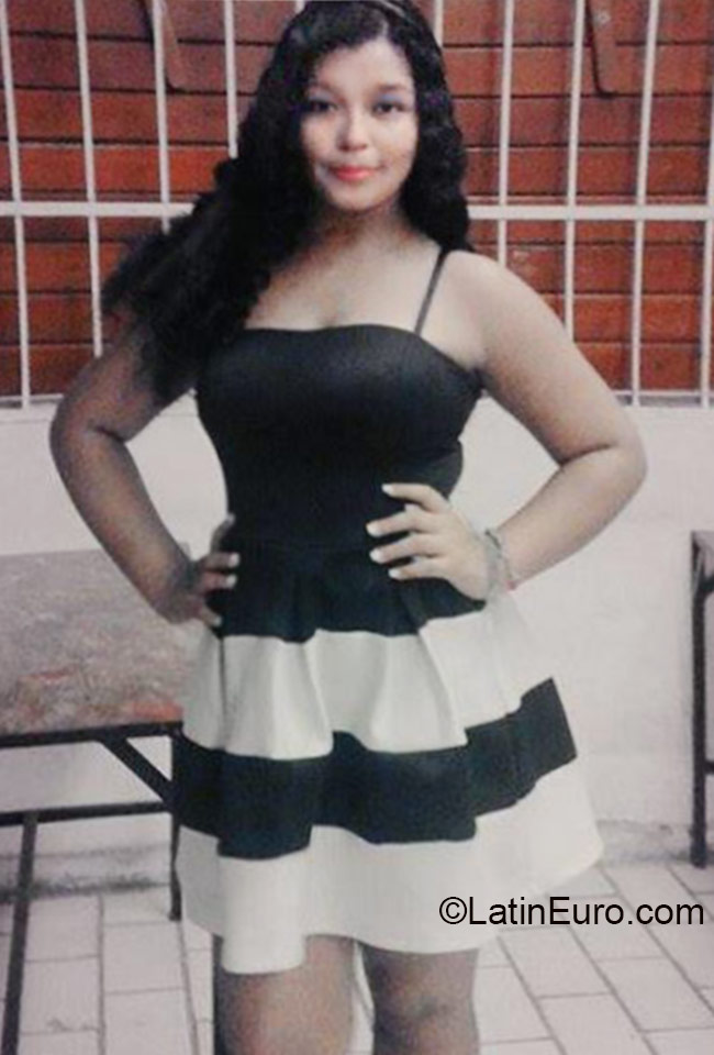 Date this beautiful Mexico girl Erika from Paya del carmen MX1431