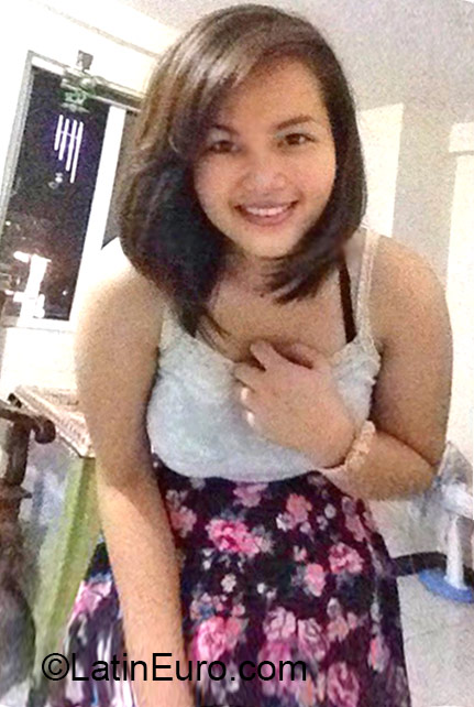 Date this cute Philippines girl Yvette from Manila PH797