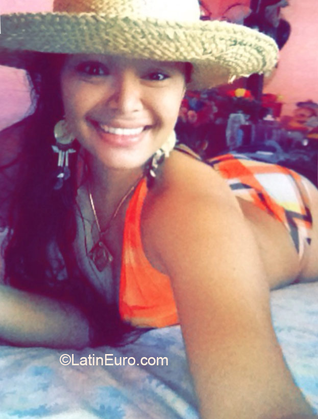 Date this passionate Honduras girl Suyapa from Tela Atlantida HN1595