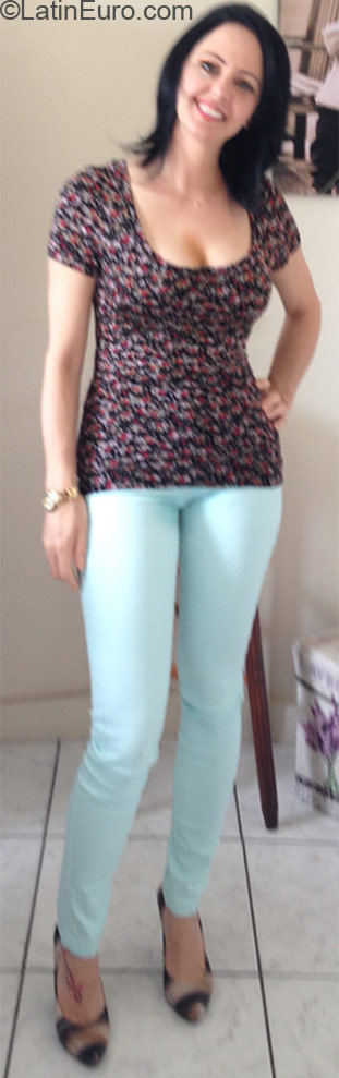 Date this nice looking Brazil girl Tania from Porto Alegre BR9404