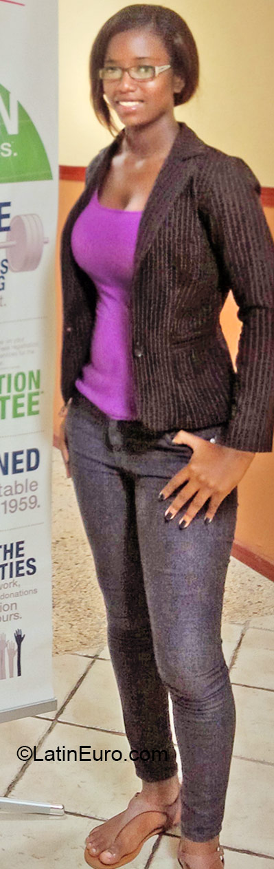 Date this voluptuous Jamaica girl Carlisa from Kingston JM2114