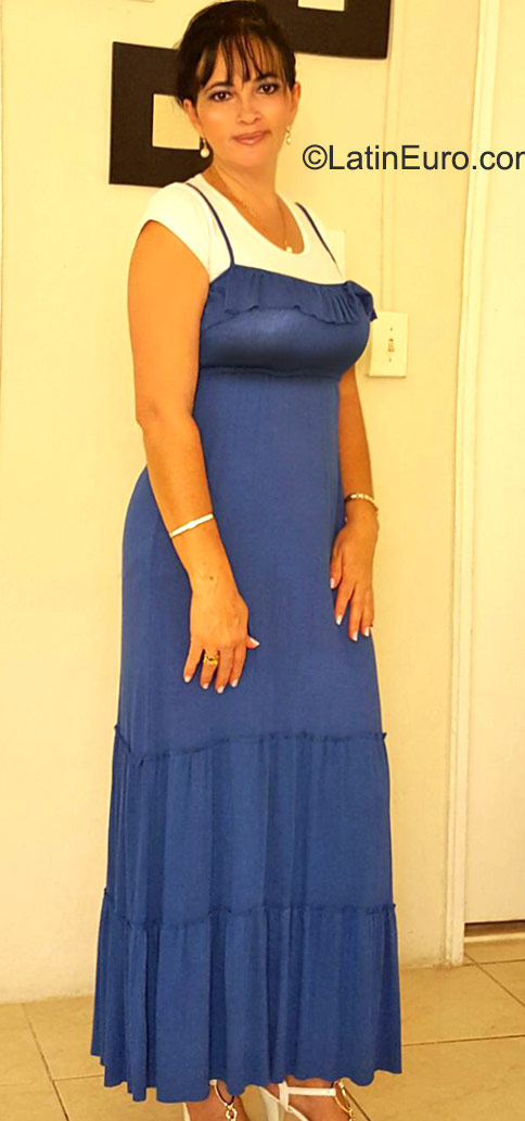 Date this pretty United States girl Luz from Miami US16415