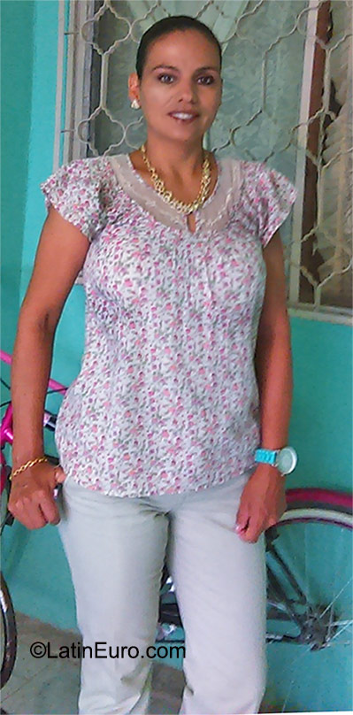 Date this georgeous Mexico girl Cristina from Torreon MX1448