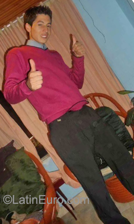 Date this young Colombia man Edi from Bogota CO17961