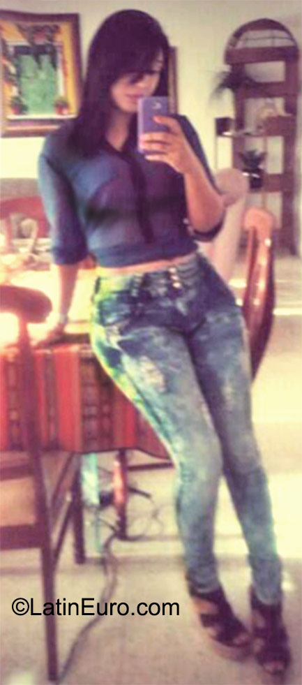 Date this funny Honduras girl Lorena from Tegucigalpa HN1698