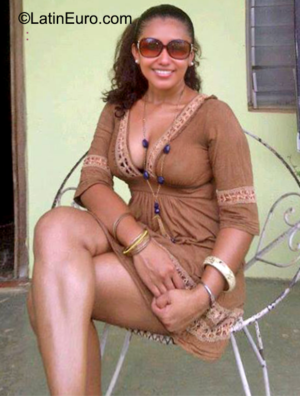 Date this hard body Panama girl Cecil from Panama City PA700