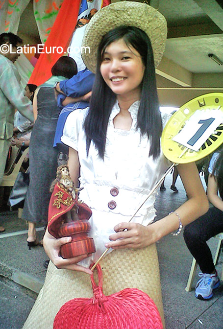 Date this funny Philippines girl Nicole from Manila PH820