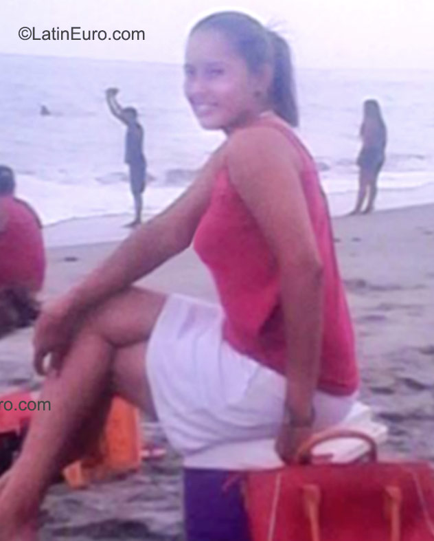 Date this hot Panama girl Yairia from Panama City PA704