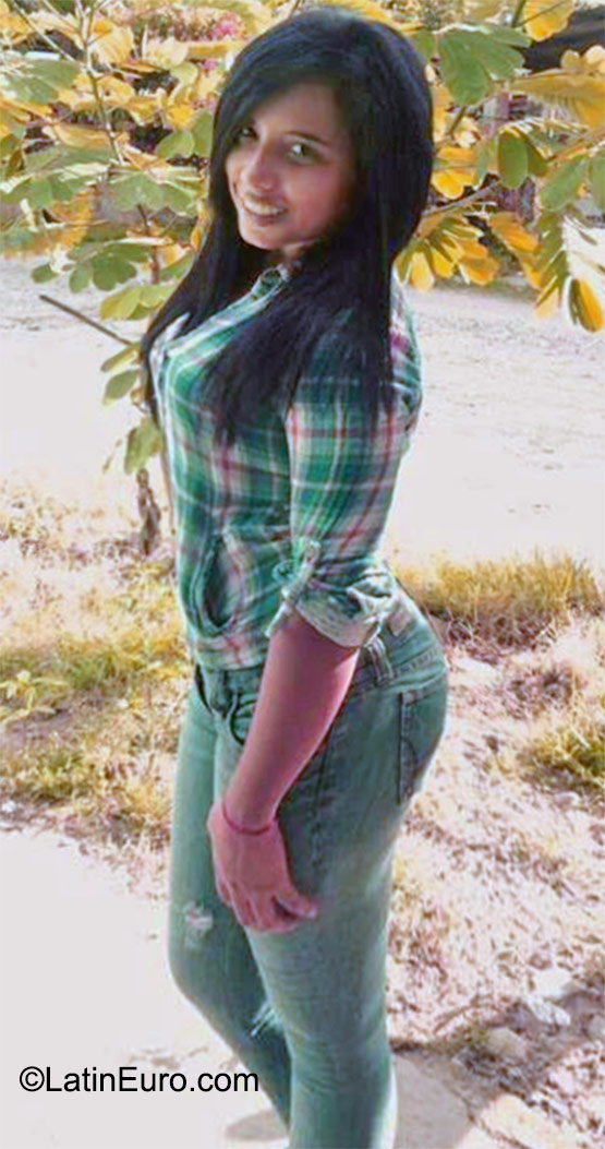 Date this voluptuous Honduras girl Karla from Tocoa HN1722