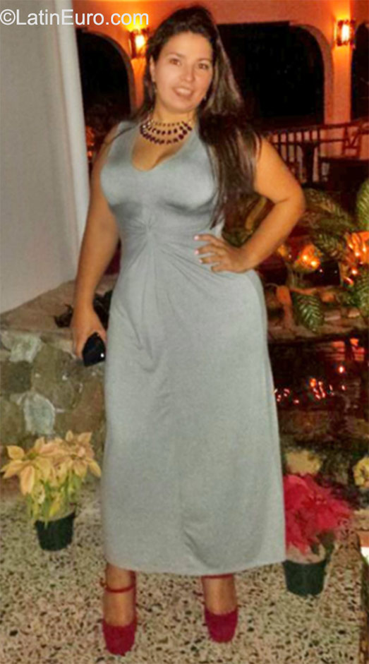 Date this georgeous Honduras girl Samary from Tegucigalpa HN1731