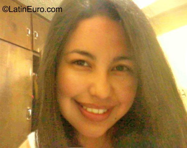 Date this happy Honduras girl Diana from San Pedro Sula HN1733