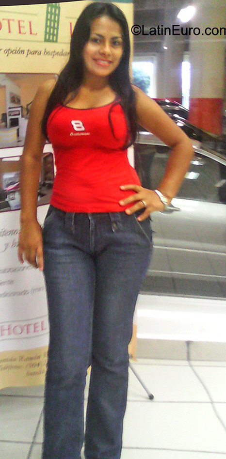 Date this sensual Honduras girl Elizabeth from La Ceiba HN1742