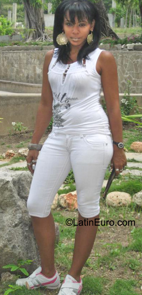 Date this voluptuous Cuba girl Yisell from Santiago de cuba CU63
