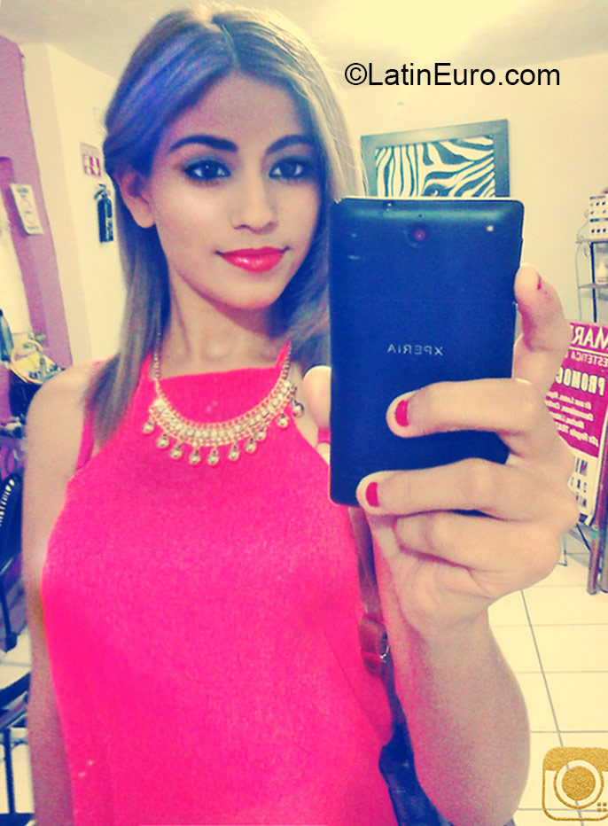 Date this sensual Mexico girl Judith from Durango MX1462