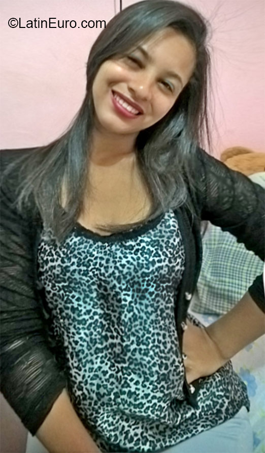 Date this sensual Brazil girl Nathalia from Recife BR9488
