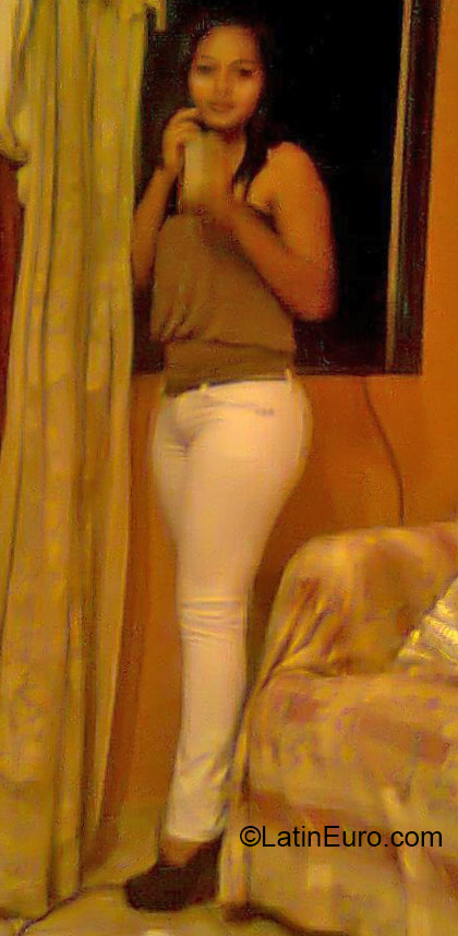 Date this good-looking Honduras girl Carolina from Comayagua HN1792