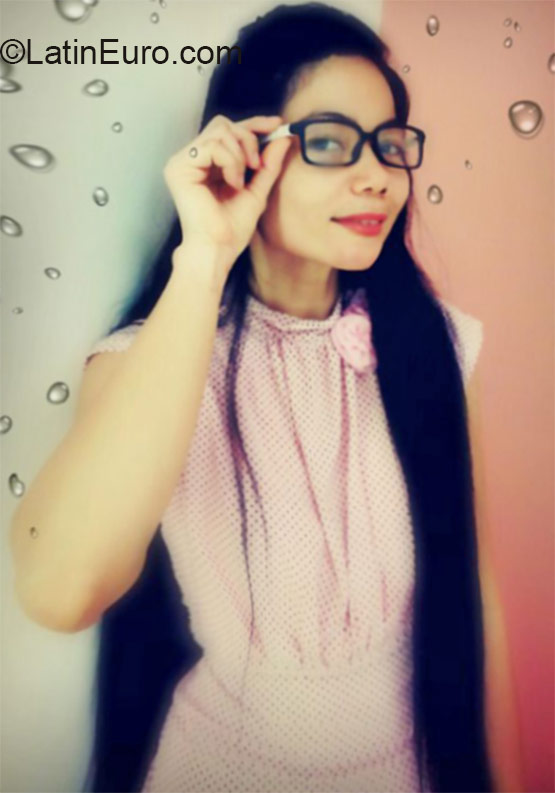 Date this athletic Philippines girl Merlitia from Manila PH836