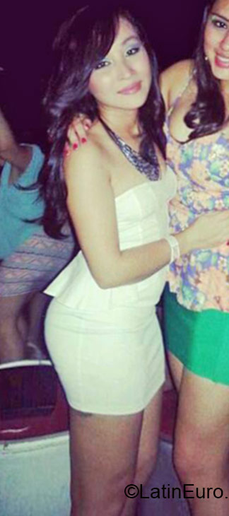 Date this foxy Honduras girl Samanta from Roatan HN1823