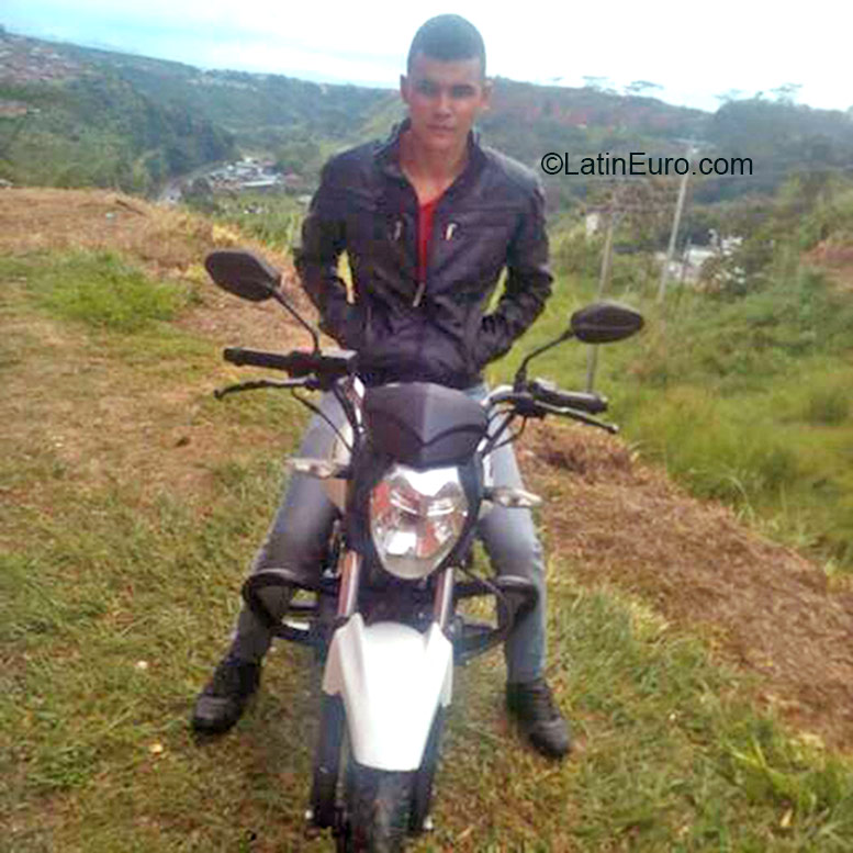 Date this funny Colombia man Fabian from Pereira CO18376