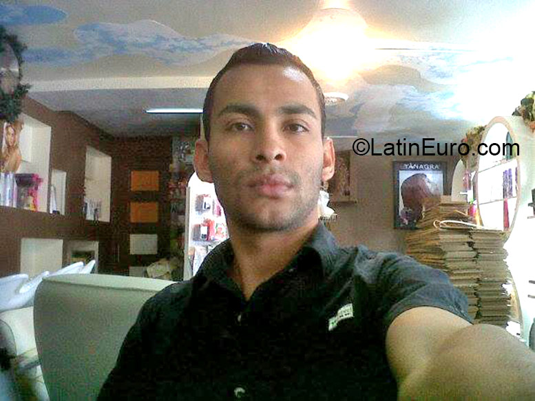 Date this charming Panama man Omar from Panama City PA796