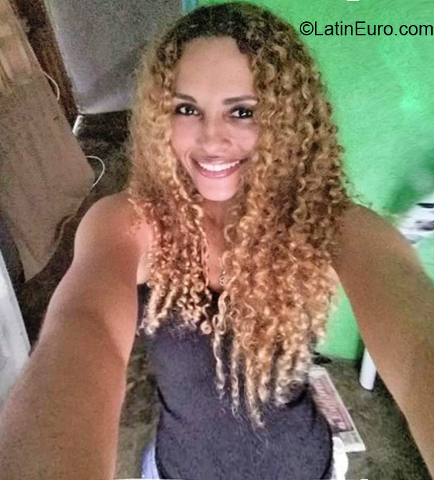 Date this sensual Panama girl Esther from Panama PA799