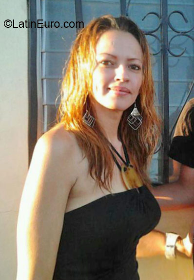 Date this athletic Honduras girl Sara from Tegucigalpa HN1878