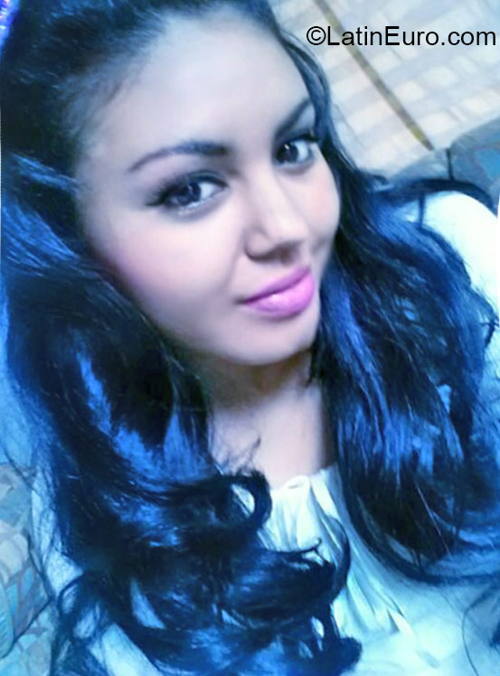Date this foxy Honduras girl Dania from La Ceiba HN1907