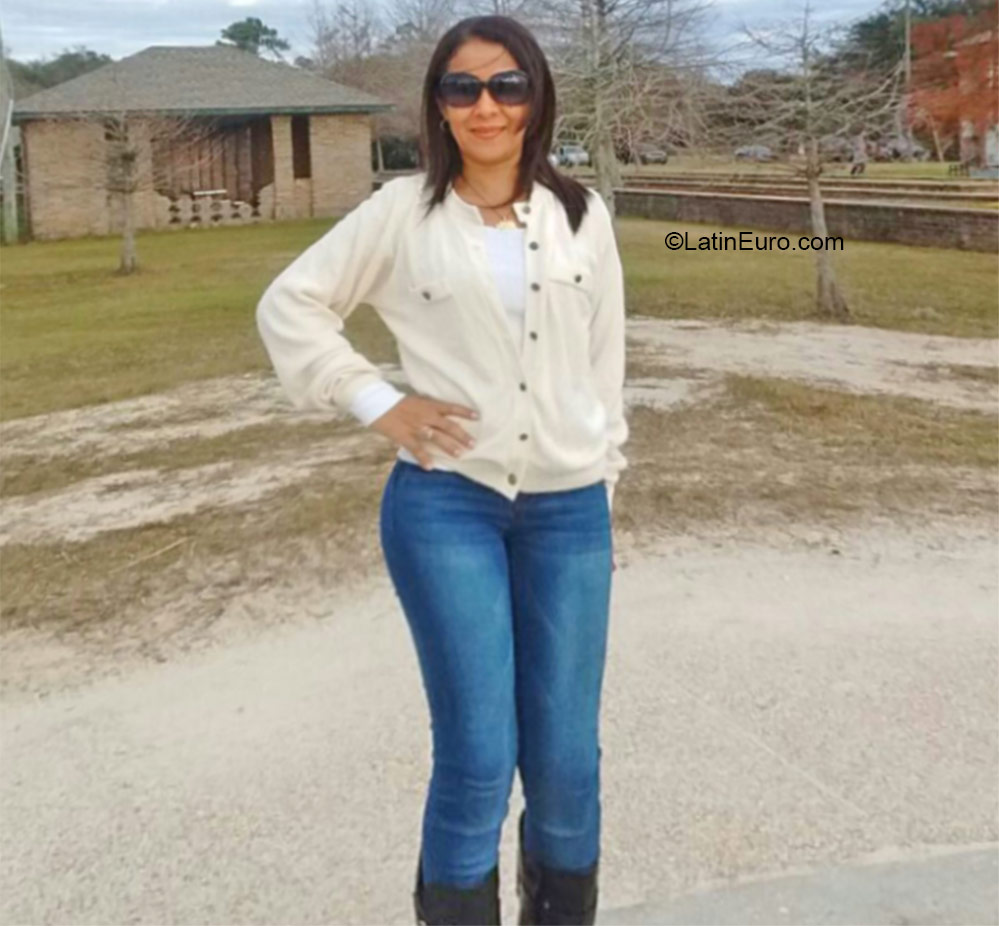 Date this exotic Panama girl Catia from David PA835