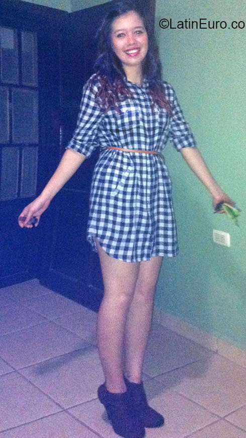 Date this gorgeous Honduras girl Kensy from Copan HN2304