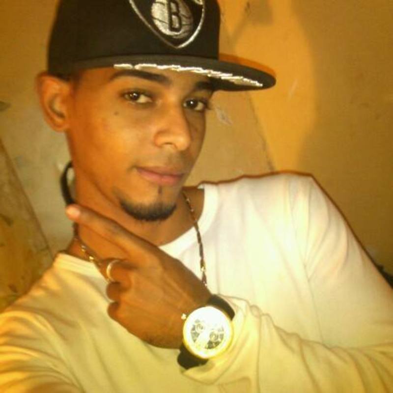 Date this nice looking Dominican Republic man Artisc from Santiago DO24565