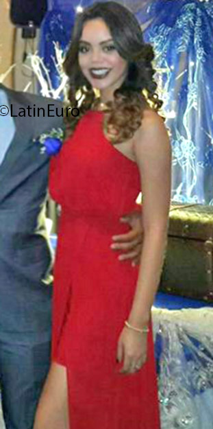 Date this sensual Panama girl Kennia from Panamá PA875