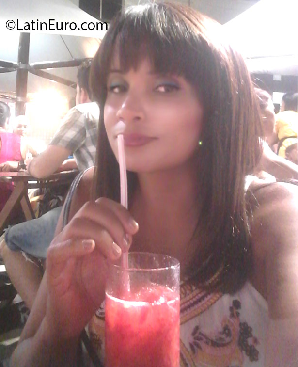 Date this hard body Brazil girl Andrea from Salvador BR9565