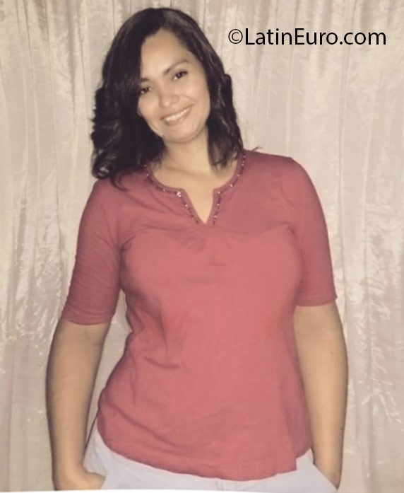 Date this sensual Honduras girl Yenmi from Tocoa HN2044